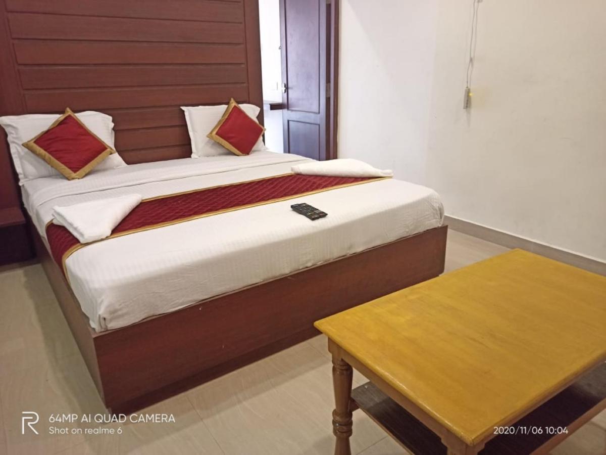 Meridian Castle Hotel Pondicherry Exterior foto