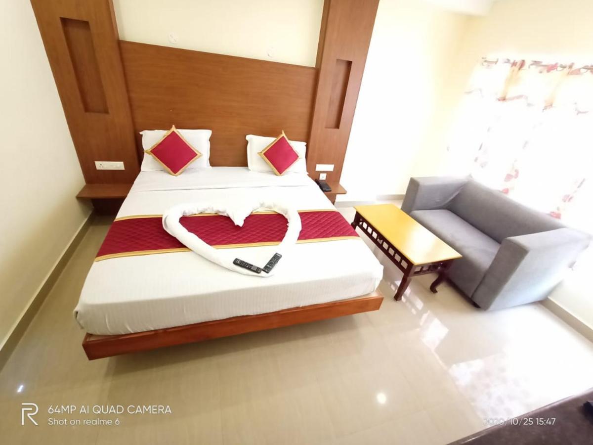 Meridian Castle Hotel Pondicherry Exterior foto